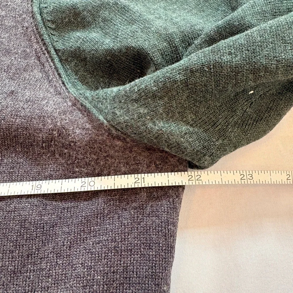 Banana Republic V-Neck Sweater Mens Large Gray Green Extra Fine Merino Wool